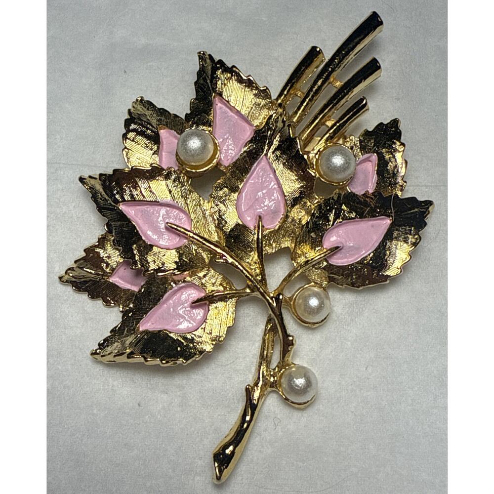 Vintage Berry's Gold Tone Pink and Faux Pearl Brooch PB146